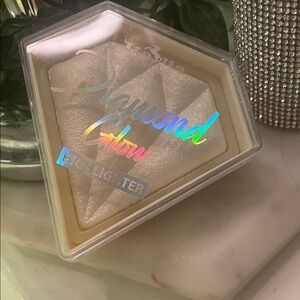 Diamond Glow Highlighter